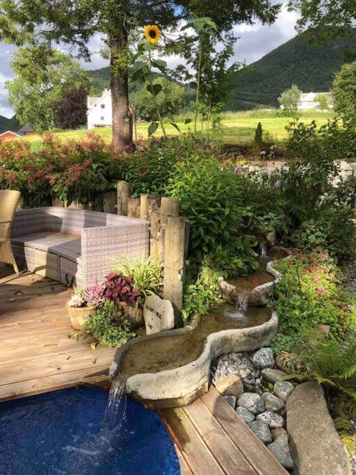 Minihus Med Drommeutsikt Til Sunnmorsalpene Apartment Aure  ภายนอก รูปภาพ