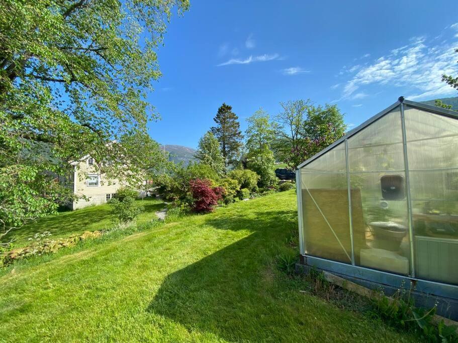 Minihus Med Drommeutsikt Til Sunnmorsalpene Apartment Aure  ภายนอก รูปภาพ